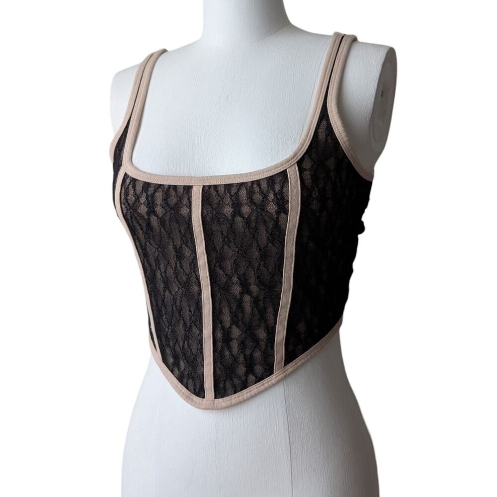 social tourist stretch lace crop top
